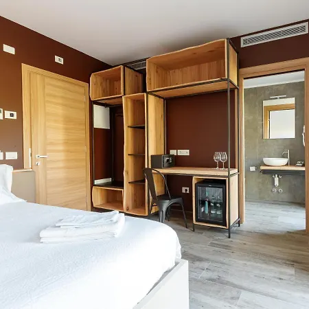 Bed & Breakfast Nebbiolo Wine *